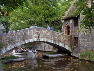 Belgium, BRUGES, St Bonifacius Bridge (Stonebridge), and sightseeing canal boat, BEL208JPL