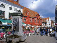 Belgium, BRUGES, cafe restaurant scene, Wijngaardstraat, and watering place for horses, BRG269JPL