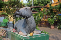 CAMBODIA, Phnom Penh, Wat Ounalom, temple site, bull sculpture, CAM1908JPL