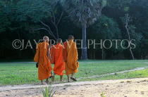 CAMBODIA, Siem Reap, Angkor Wat, monks at temple complex, CAM491JPL 4000