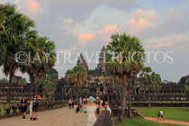 CAMBODIA, Siem Reap, Angkor Wat, temple complex, Terrace of Honor
