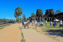 CAMBODIA, Siem Reap, Angkor Wat, temple complex, and tourists, CAM549JPL