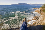 CANADA, British Columbia, VANCOUVER (West), Lighthouse Park, hiker relaxing on rock, CAN808JPL