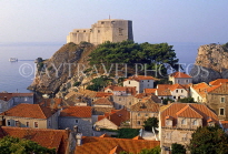 CROATIA, Dubrovnik, Fort Lovrijenac and rooftops, CRO405JPL