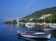 CROATIA, Elaphite Islands (Dubrovnik Coast), SIPAN, island view and boats, CRO372JPL
