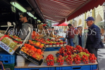 Czech Rep, PRAGUE, outdoor market scene, CZ1366JPL