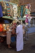 EGYPT, Luxor, market stall, tourist shopping, EGY312JPL