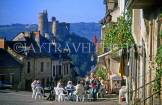 FRANCE, Aquitaine, Midi Pyrenees, Aveyron, NAJAC, village centre and castle, FRA858JPL