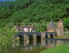 FRANCE, Dordogne, BRANTOME, stone bridge over River Dronne, FRA1480JPL