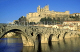 FRANCE, Languedoc-Roussillon, BEZIERS, town with cathedral and bridge, FRA964JPL