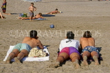FRANCE, Languedoc-Roussillon, CAP DAGDE, holidaymakers relaxed on beach, FRA585JPL