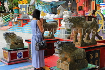 HONG KONG, Hong Kong Island, Repulse Bay, Kwun Yam shrine, worshipper, HK2334JPL