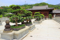 HONG KONG, Kowloon, Nan Lian Garden, Chi Lin Nunnery, Shan Men (Mountain Gate) entrance, HK1036JPL