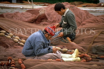 MALLORCA, Palma, harbourfront, fishermen mending nets, MAL1226JPL
