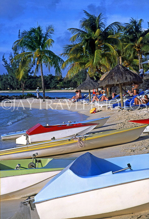 MAURITIUS, North Coast (near Grand Bay), beach and boats, MRU234JPL