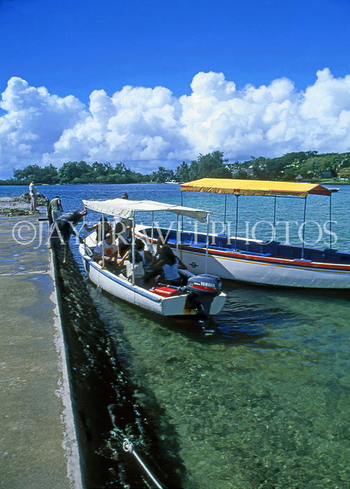 MAURITIUS, excursion boats at pier (to Ile Aux Cerfs), MRU337JPL