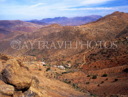 MOROCCO, Atlas Mountain scenery and small villages, MOR365JPL