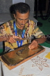 SRI LANKA, Kandy, crafts, metal, brass worker, SLK5104JPL