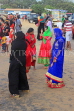 SRI LANKA, Negombo, Negombo Beach Park, Sunday evening crowds, SLK6250JPL
