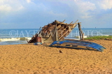 SRI LANKA, Negombo, old man with hut and boat by the sea, SLK6308JPL