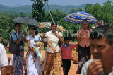 SRI LANKA, Pinnewala Elephant Orphanage, visitors at site, SLK2392JPL