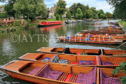 UK, Cambridgeshire, CAMBRIDGE, River Cam, and punts, UK34970JPL