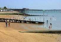 UK, Essex, Southend-On-Sea, beach, people enjolying themselves, UK6804JPL