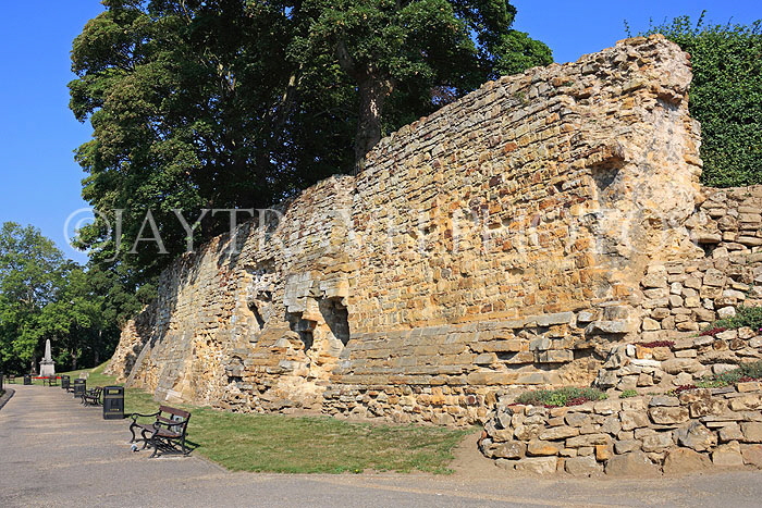 UK, Kent, TONBRIDGE, Castle walls (Curtain Wall), UK13225JPL