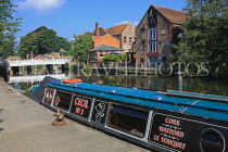 UK, Kent, TONBRIDGE, River Medway, riverside, houseboat and the Big Bridge, UK13297JPL
