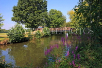 UK, Kent, TONBRIDGE, River Medway, riverside walk and bridge, UK13241JPL