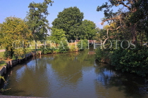 UK, Kent, TONBRIDGE, River Medway, riverside walk and bridge, UK13242JPL