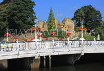 UK, Kent, TONBRIDGE, Tonbridge Castle and the Big Bridge, UK13278JPL