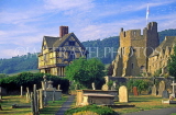 UK, Shropshire, STOKESAY CASTLE and timbered Gatehouse, UK4534JPL