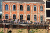 UK, Yorkshire, YORK, people enjoying sunny evening by riverside bar, UK3090JPL